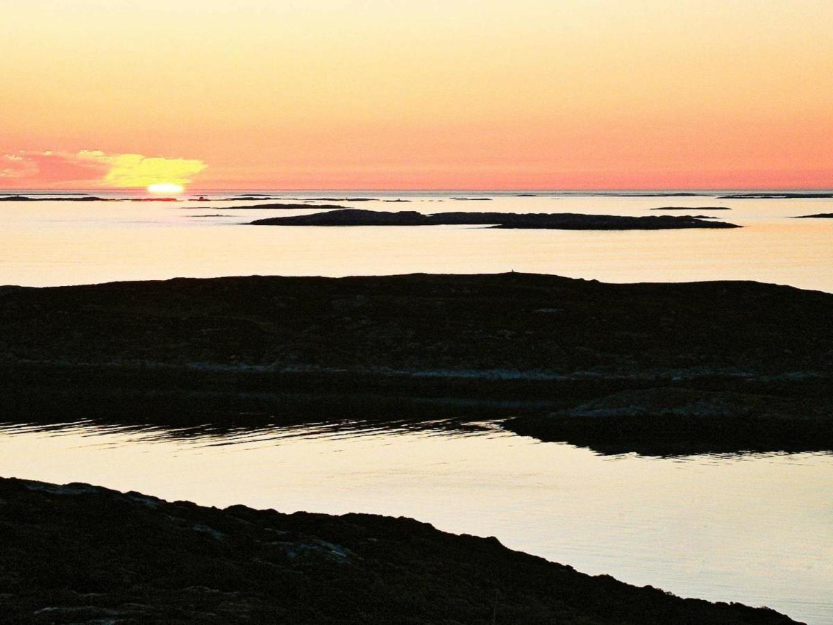 Three-Bedroom Holiday Home In Dyrvik Tuvnes Rum bild