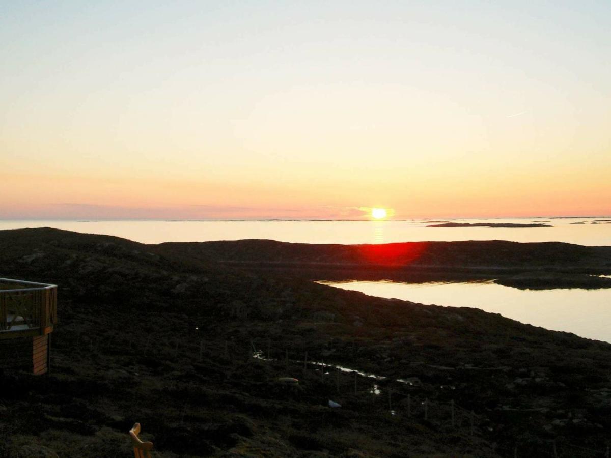 Three-Bedroom Holiday Home In Dyrvik Tuvnes Rum bild